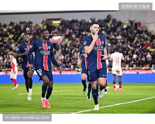 登贝莱与阿什拉夫的边路组合盘活全局，巴黎依靠强大的边路攻击群卫冕成功